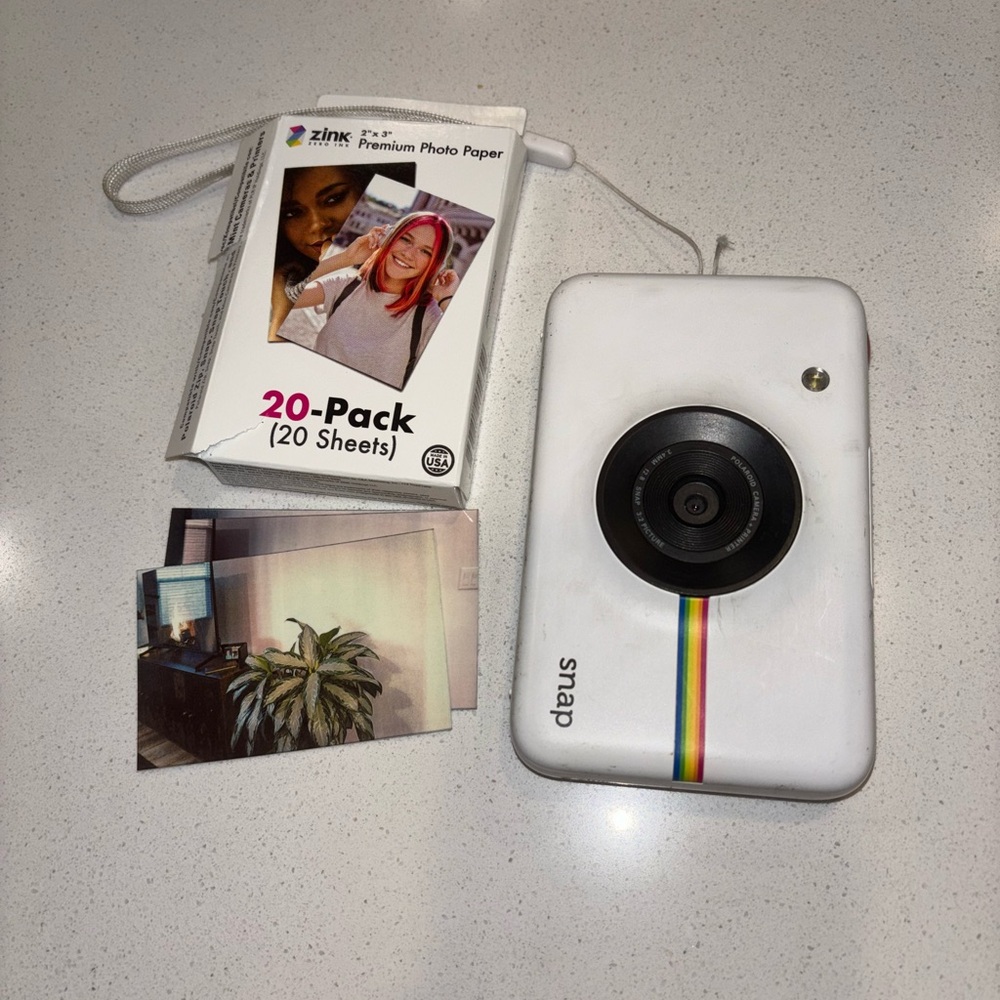 Polaroid Snap Camera Tested Comes W/Some Film